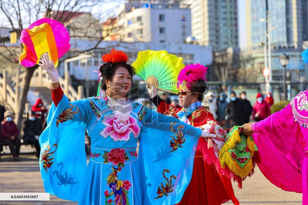 Yangko Dance Celebrate Lantern Festival in Qingdao