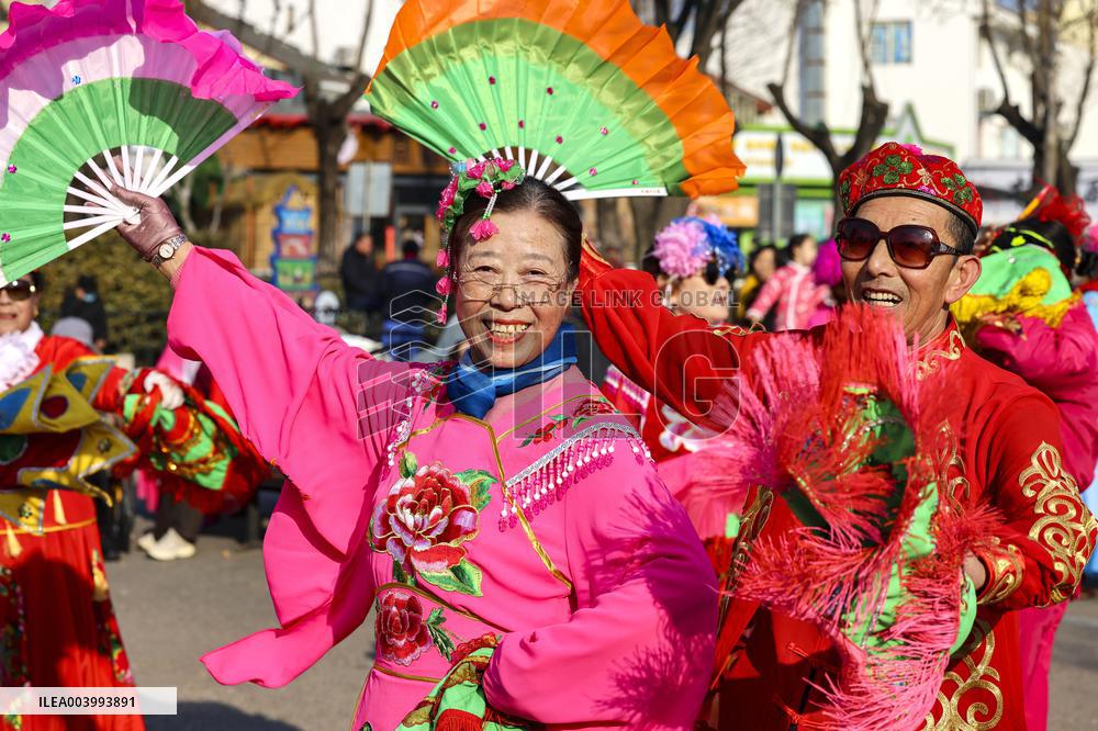 Yangko Dance Celebrate Lantern Festival in Qingdao