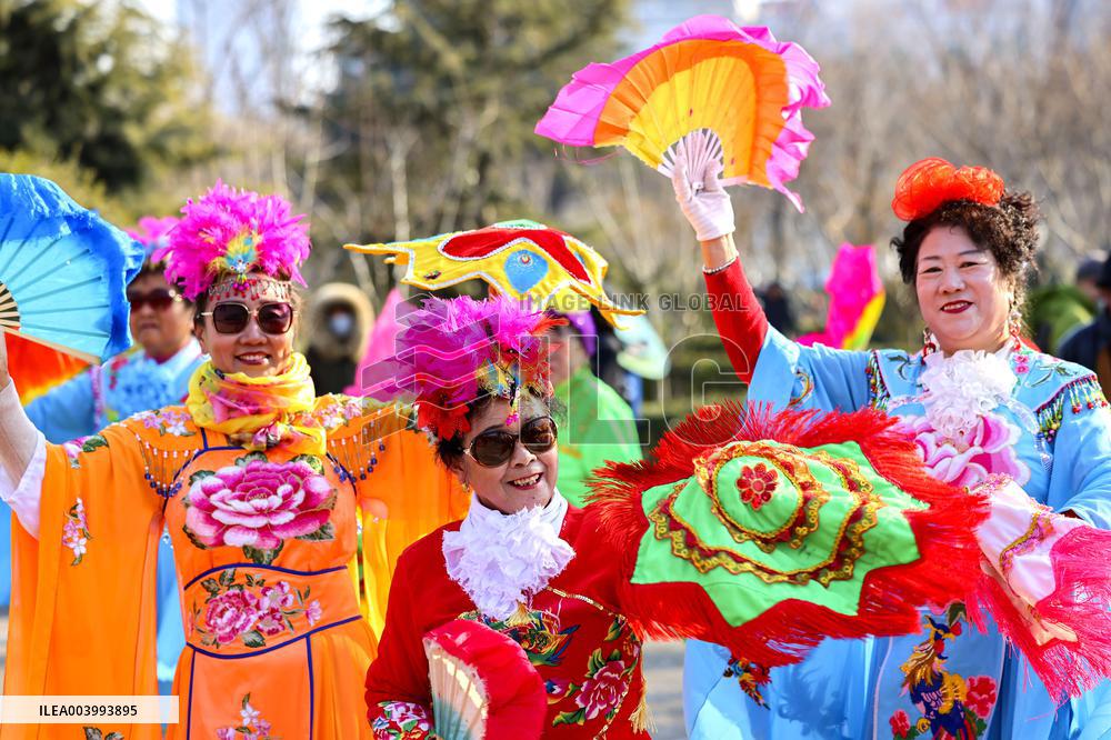 Yangko Dance Celebrate Lantern Festival in Qingdao