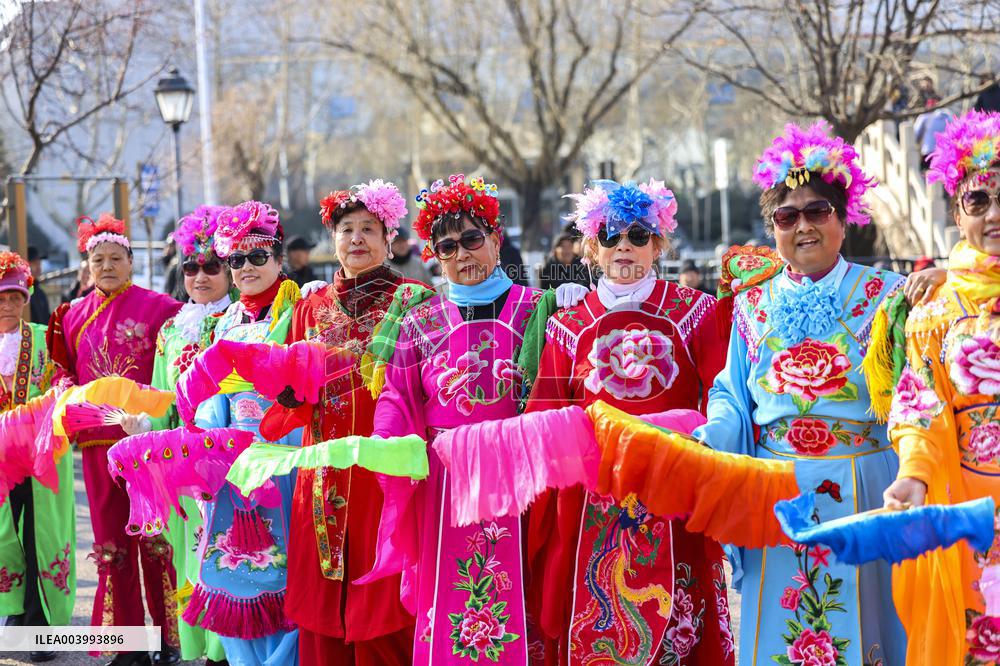 Yangko Dance Celebrate Lantern Festival in Qingdao