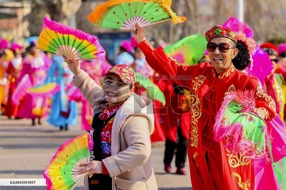 Yangko Dance Celebrate Lantern Festival in Qingdao