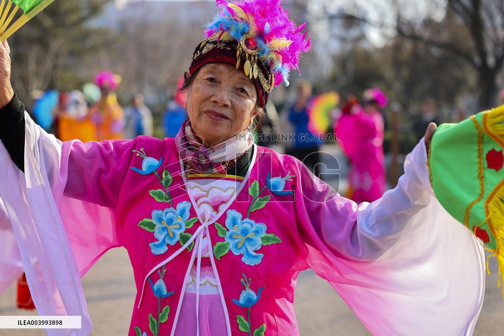 Yangko Dance Celebrate Lantern Festival in Qingdao