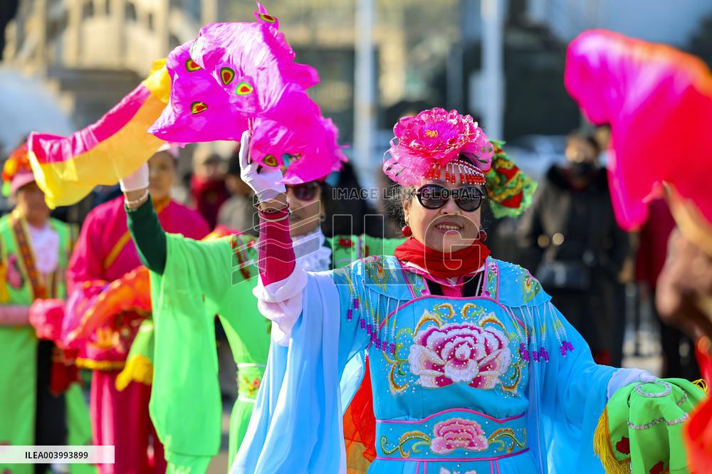 Yangko Dance Celebrate Lantern Festival in Qingdao