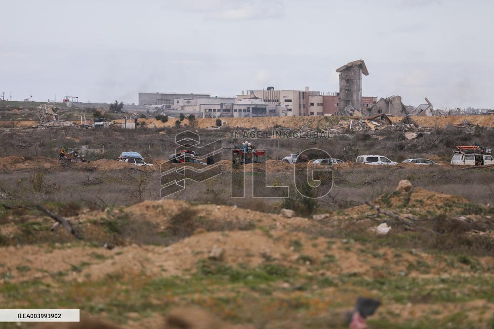 Return Of Displaced People To Gaza City Continue