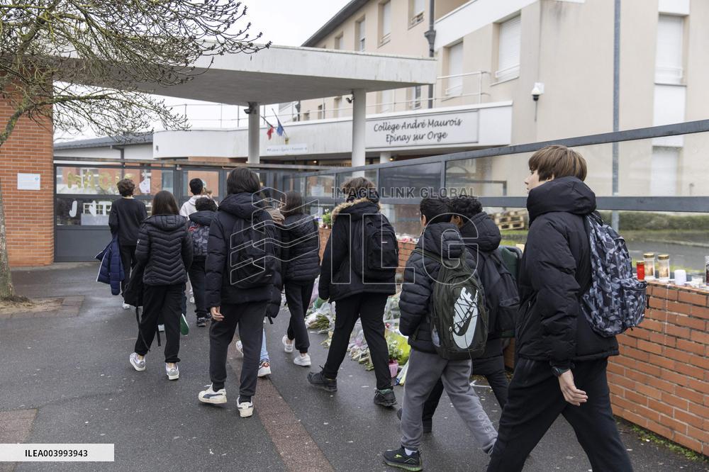 Tribute to Louise in Front of Her School - Epinay-Sur-Orge