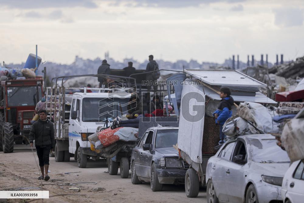 Return Of Displaced People To Gaza City Continue
