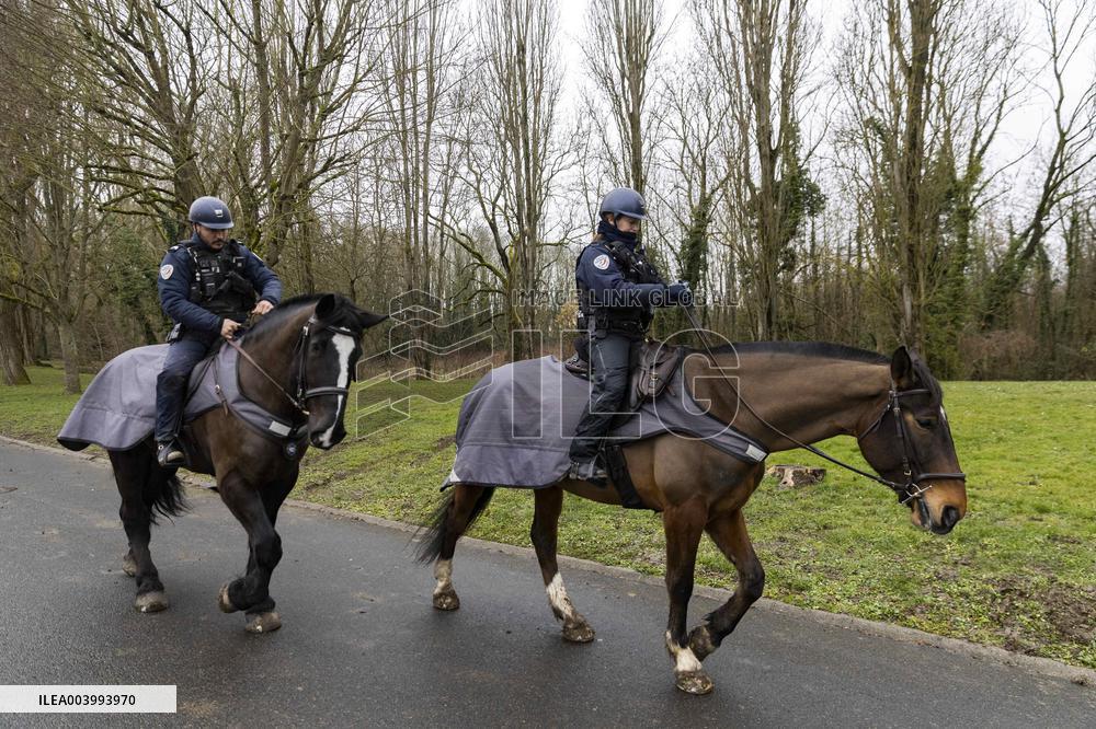 Patrols and Tribute to Louise in The Parc Des Templiers - Longjumeau