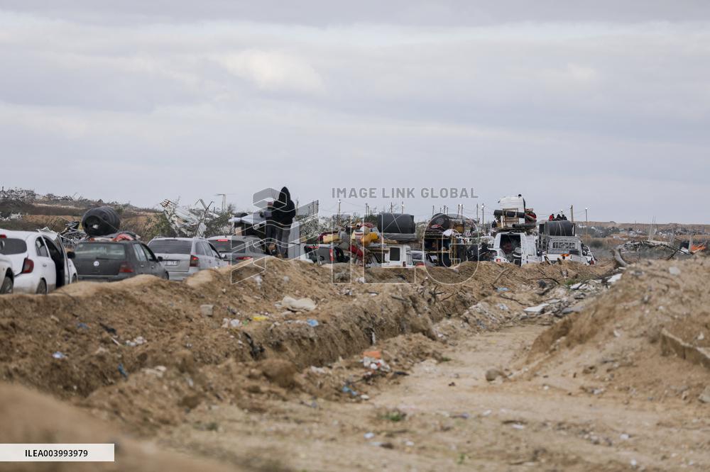 Return Of Displaced People To Gaza City Continue