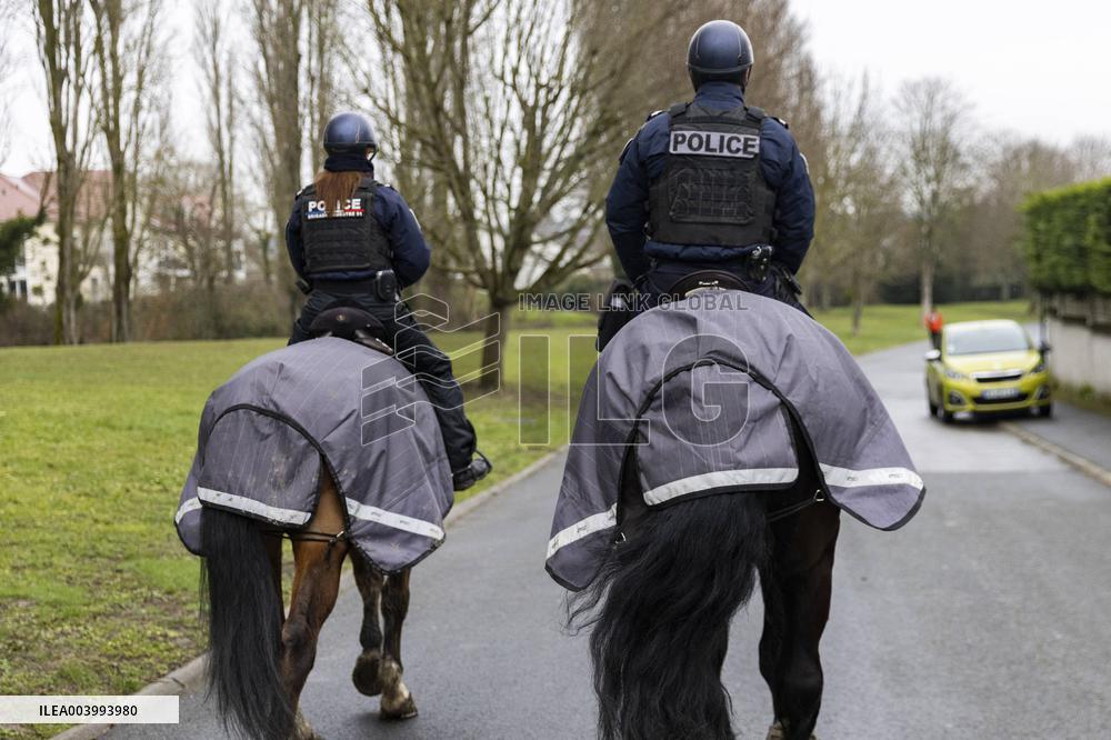 Patrols and Tribute to Louise in The Parc Des Templiers - Longjumeau