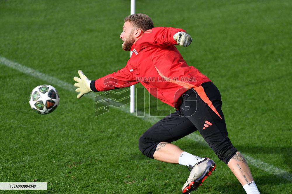 CALCIO - UEFA Champions League - Juventus Training
