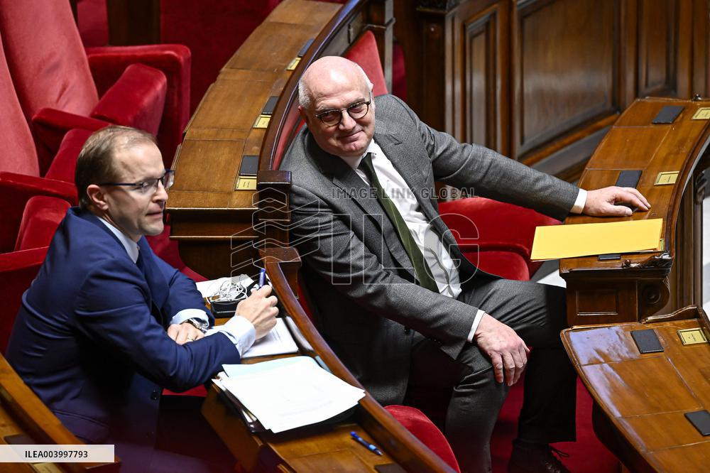 Session To Discuss And Vote A No-Confidence Motion - Paris