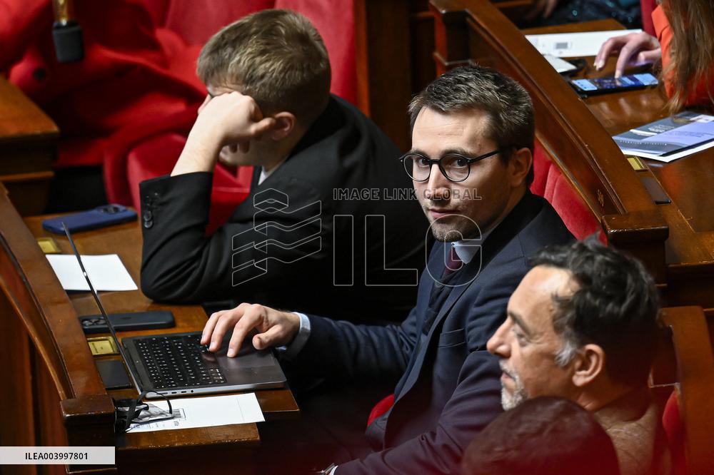 Session To Discuss And Vote A No-Confidence Motion - Paris