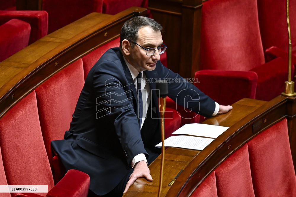 Session To Discuss And Vote A No-Confidence Motion - Paris