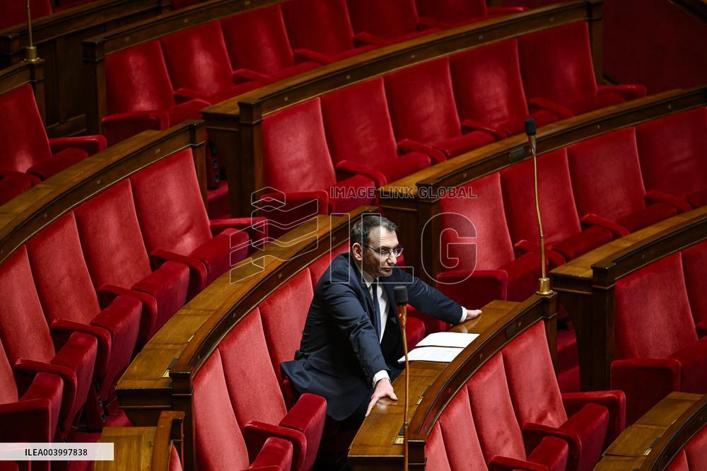 Session To Discuss And Vote A No-Confidence Motion - Paris