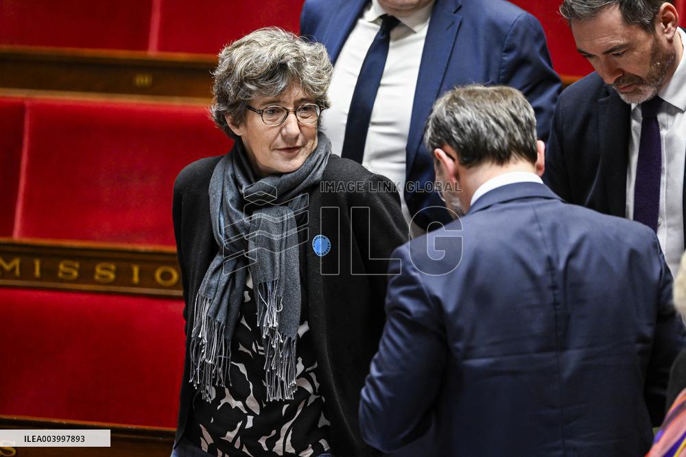 Session To Discuss And Vote A No-Confidence Motion - Paris