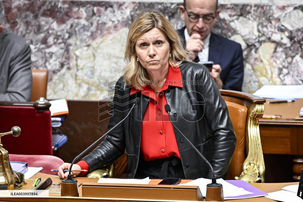 Session To Discuss And Vote A No-Confidence Motion - Paris