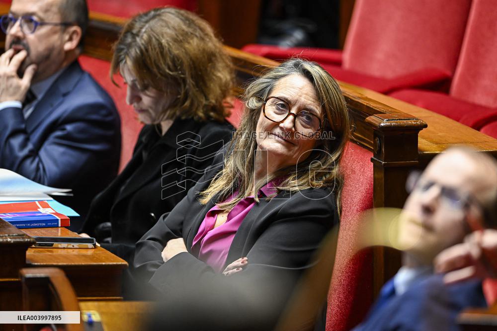 Session To Discuss And Vote A No-Confidence Motion - Paris