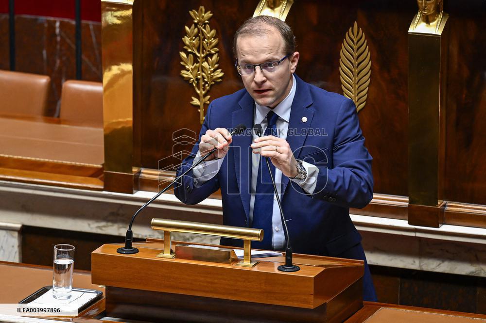 Session To Discuss And Vote A No-Confidence Motion - Paris