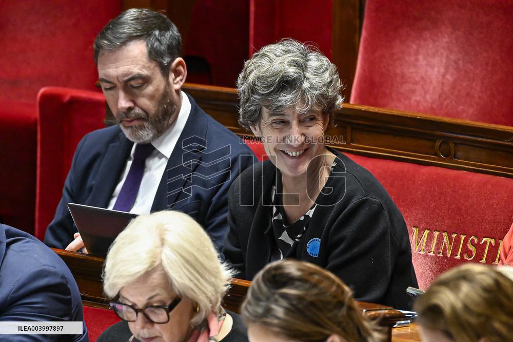 Session To Discuss And Vote A No-Confidence Motion - Paris