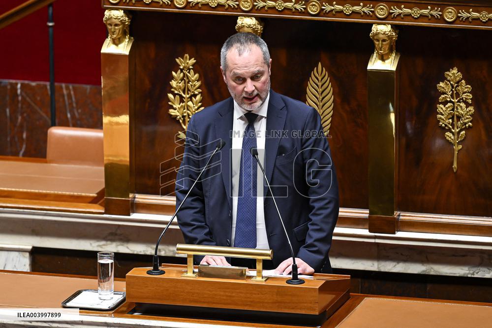 Session To Discuss And Vote A No-Confidence Motion - Paris