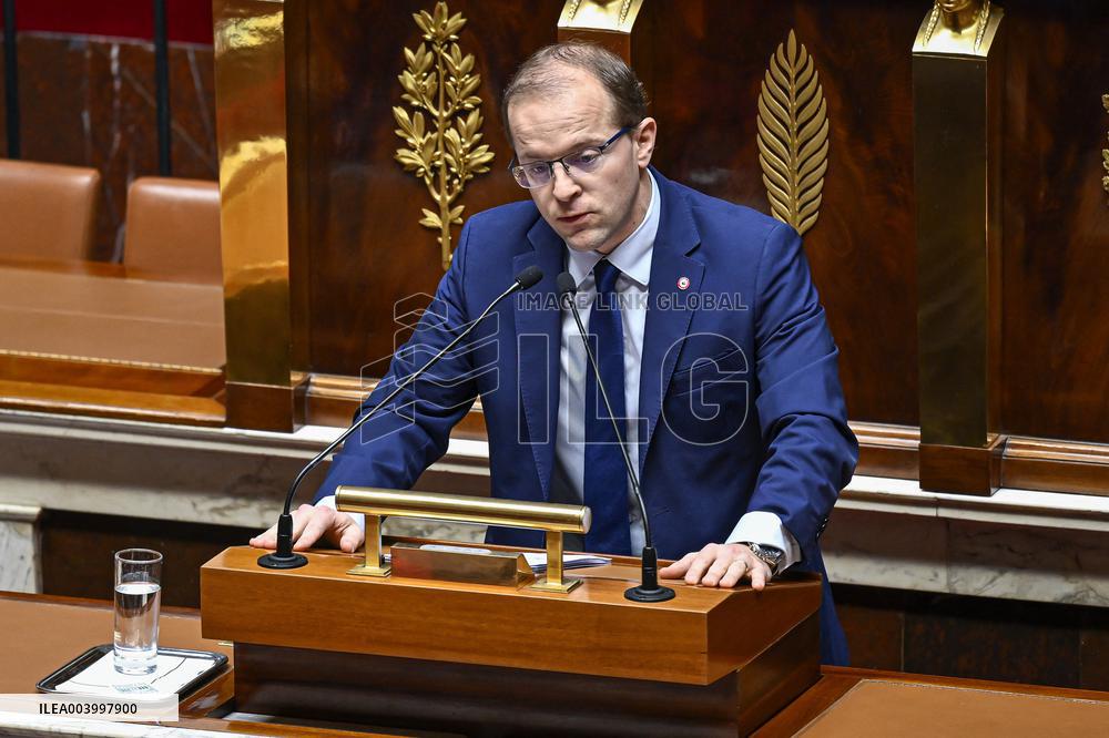 Session To Discuss And Vote A No-Confidence Motion - Paris