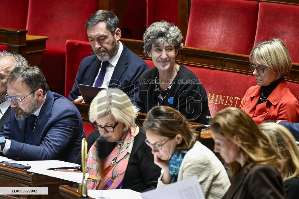 Session To Discuss And Vote A No-Confidence Motion - Paris