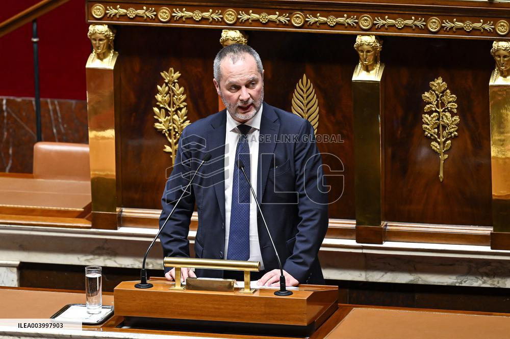 Session To Discuss And Vote A No-Confidence Motion - Paris