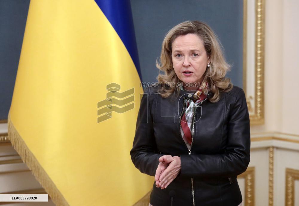 Volodymyr Zelenskyy and Nadia Calvino speak to press in Kyiv