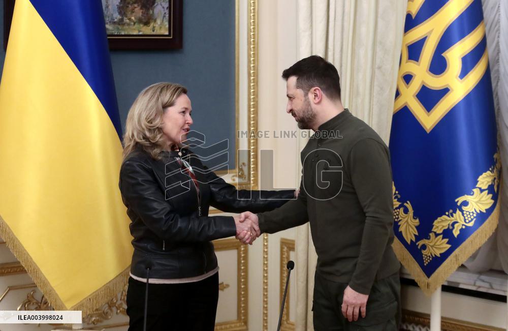 Volodymyr Zelenskyy and Nadia Calvino speak to press in Kyiv