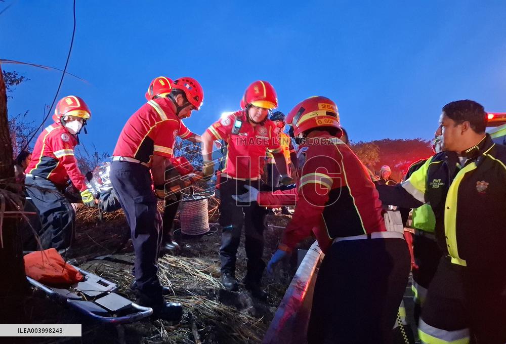 At Least 52 Dead in A Terrible Bus Crash - Guatemala