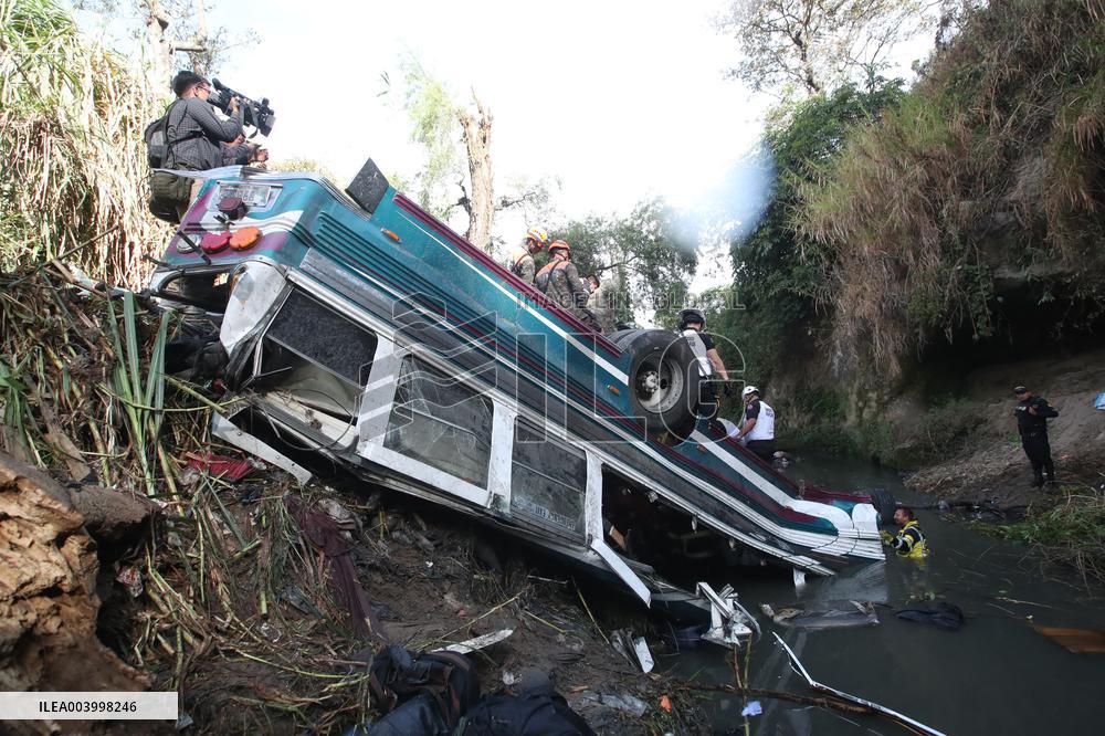 At Least 52 Dead in A Terrible Bus Crash - Guatemala