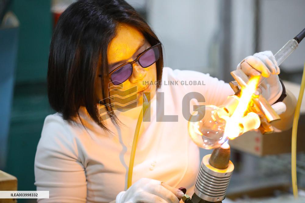 Glass Instrument Produce in Chongqing