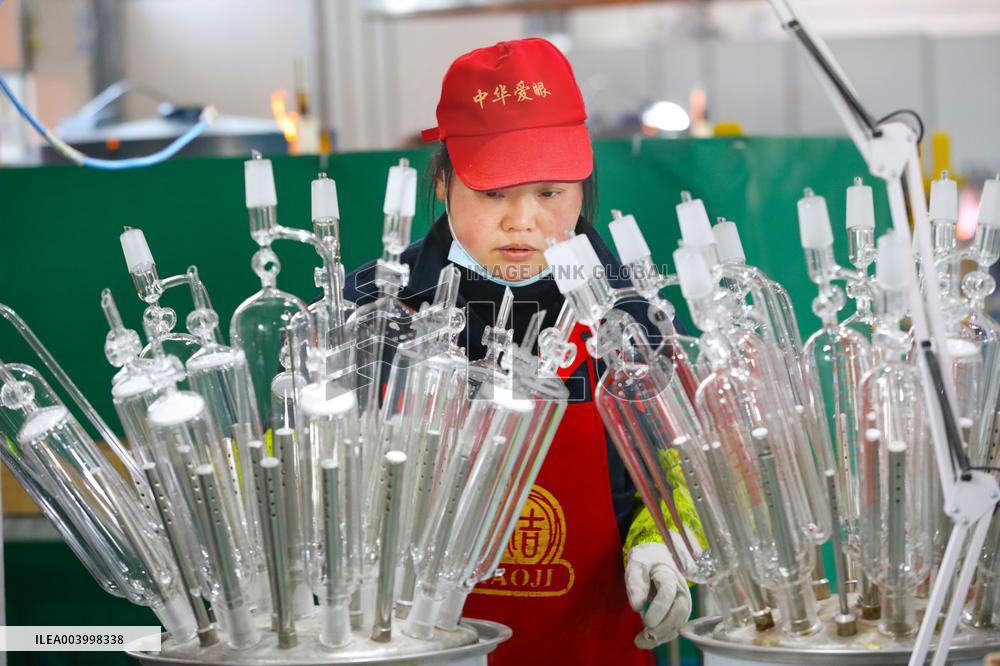 Glass Instrument Produce in Chongqing