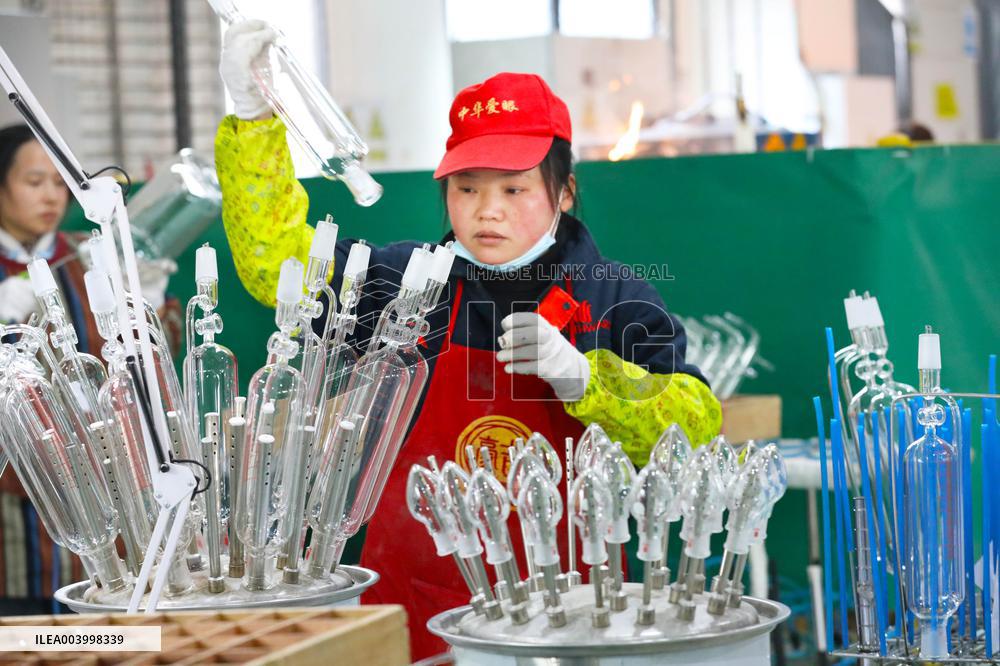 Glass Instrument Produce in Chongqing