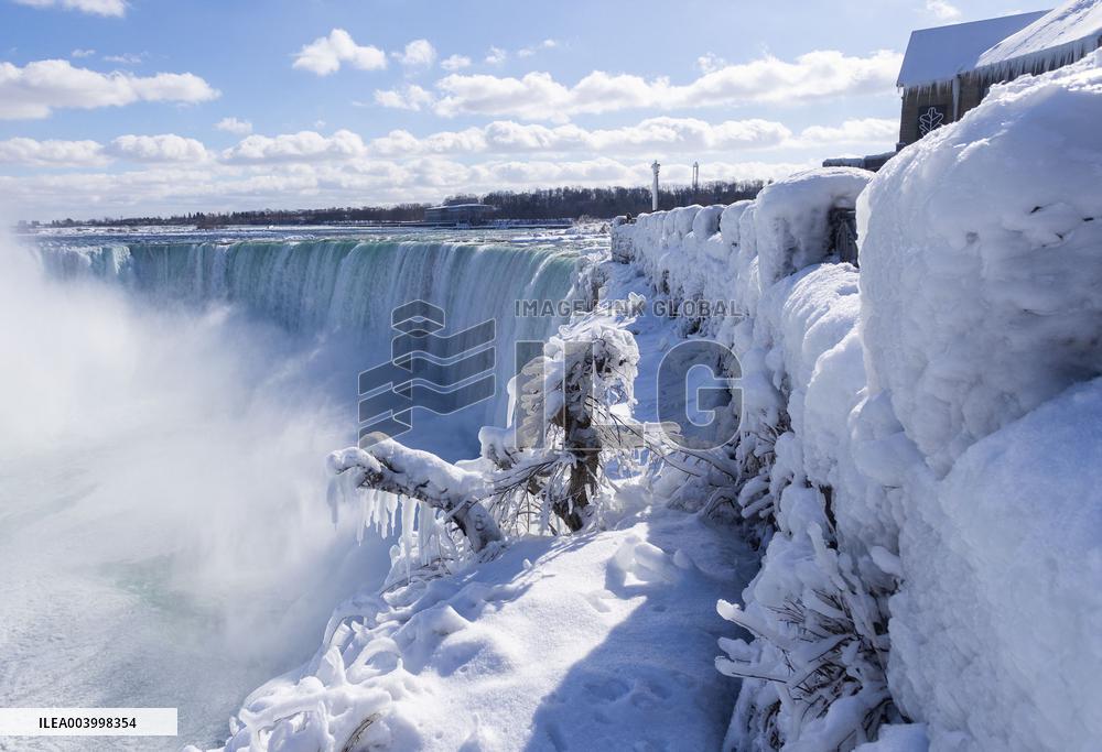 Ice And Snow-Covered Niagara Falls - Canada