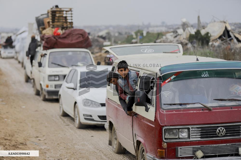 Displaced Palestinians Cross the Netzarim Corridor - Gaza
