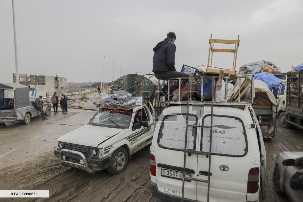 Displaced Palestinians Cross the Netzarim Corridor - Gaza