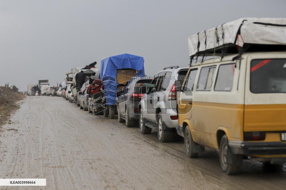 Displaced Palestinians Cross the Netzarim Corridor - Gaza