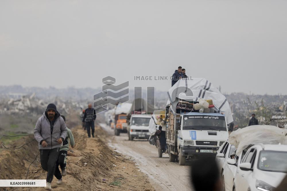 Displaced Palestinians Cross the Netzarim Corridor - Gaza