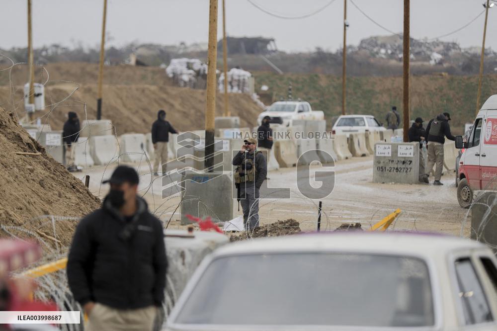 Displaced Palestinians Cross the Netzarim Corridor - Gaza