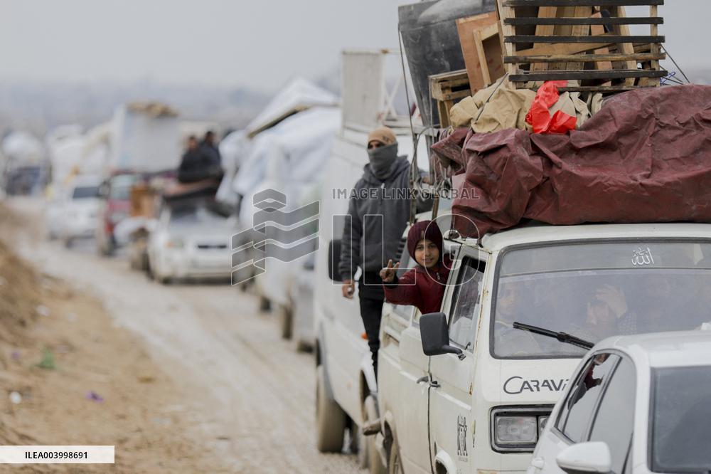 Displaced Palestinians Cross the Netzarim Corridor - Gaza