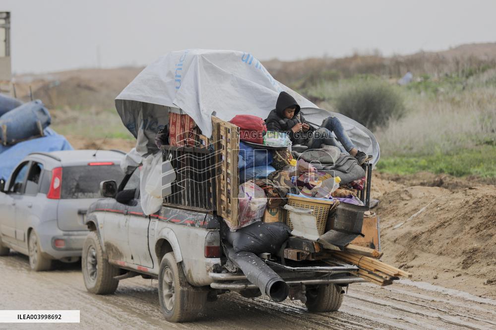 Displaced Palestinians Cross the Netzarim Corridor - Gaza