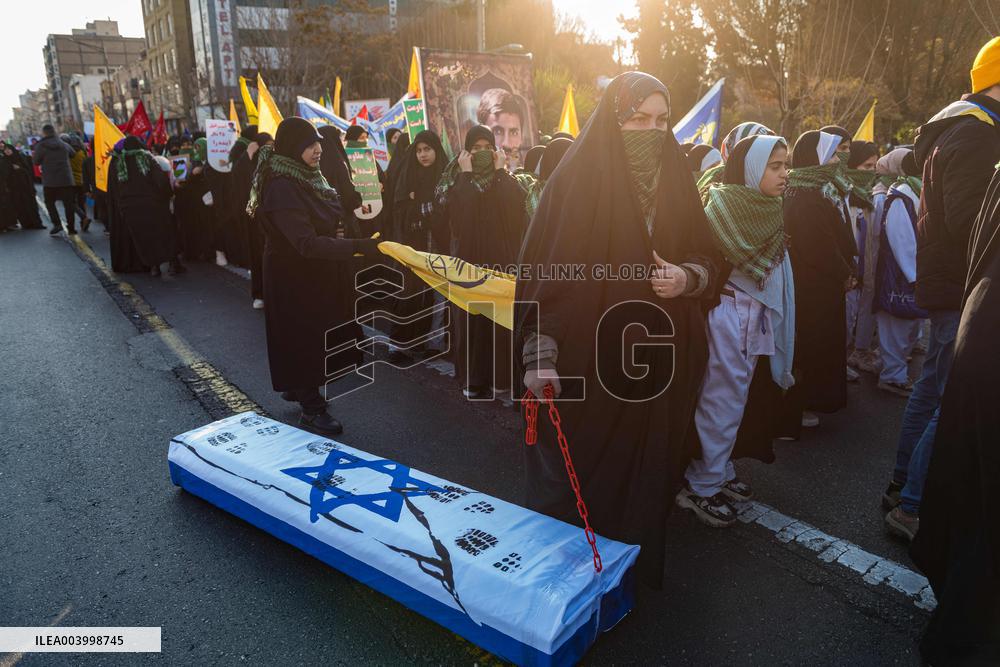 Iran Parade Basij and IRGC - Tehran