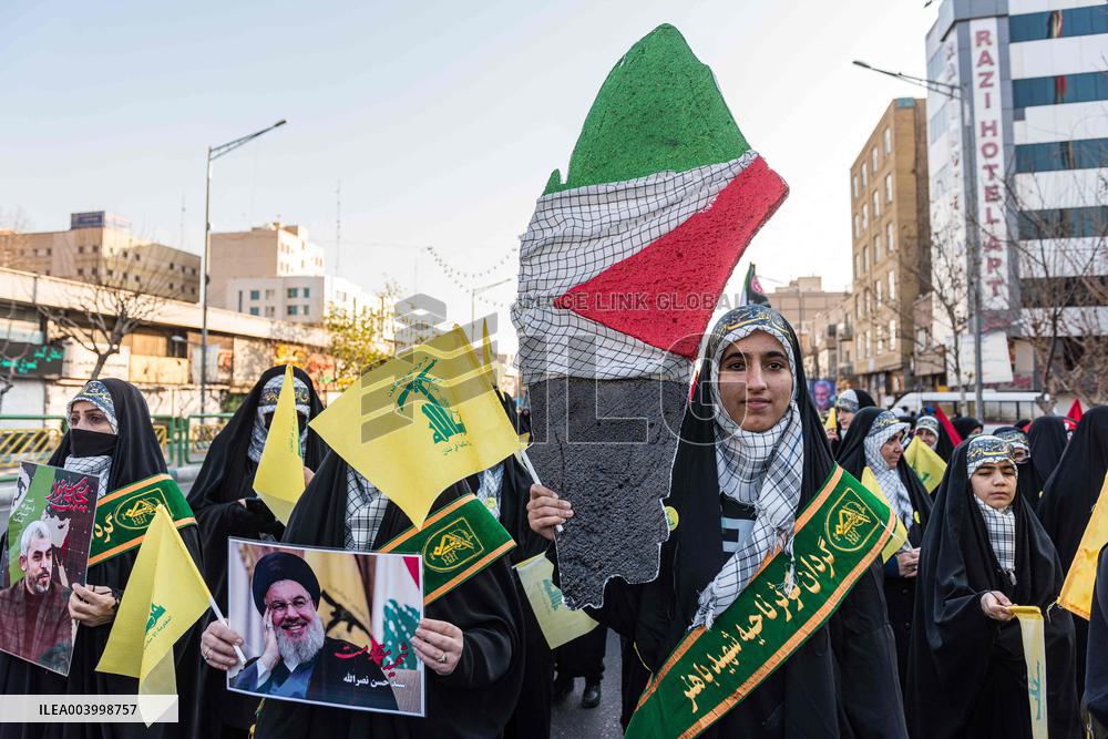 Iran Parade Basij and IRGC - Tehran