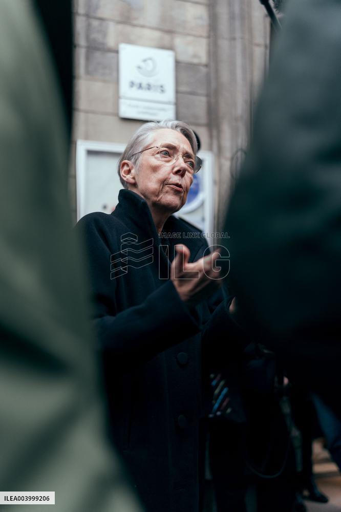 Elisabeth Borne visits an elementary school - Paris AJ