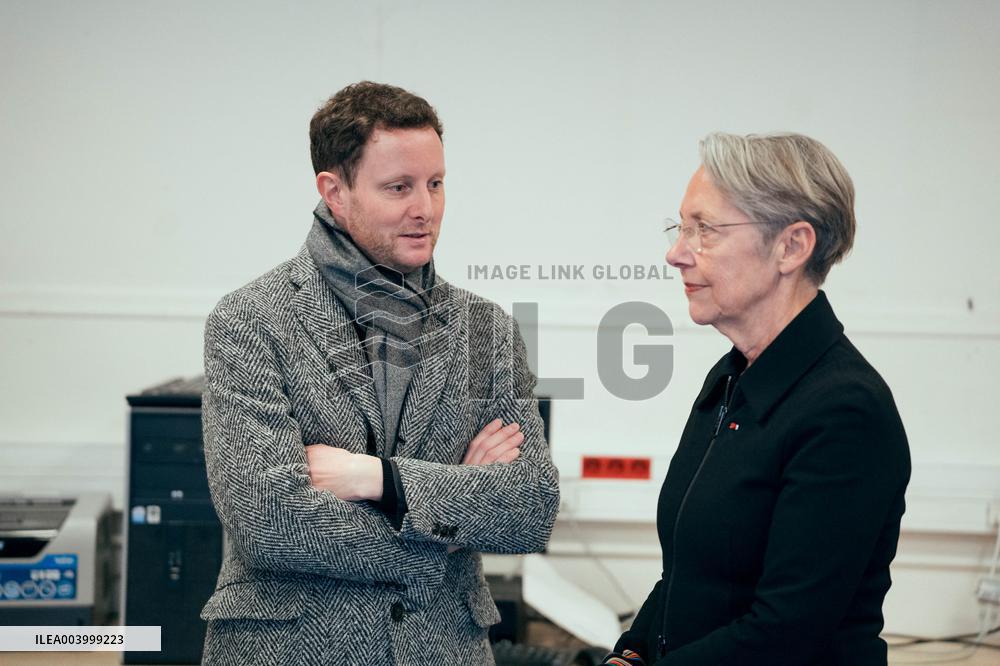 Elisabeth Borne visits an elementary school - Paris AJ