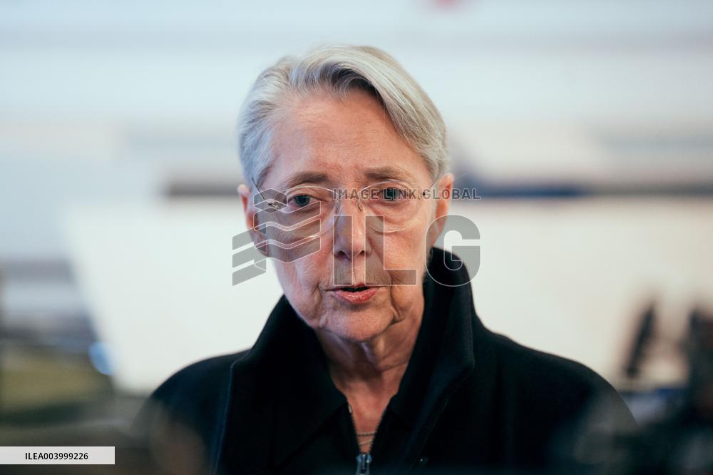 Elisabeth Borne visits an elementary school - Paris AJ