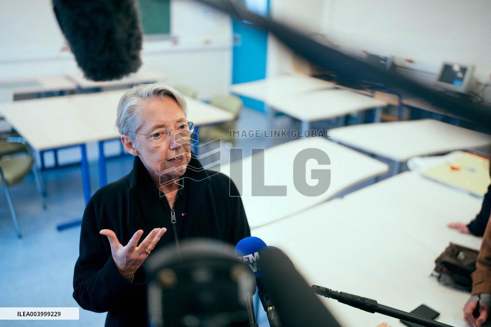 Elisabeth Borne visits an elementary school - Paris AJ