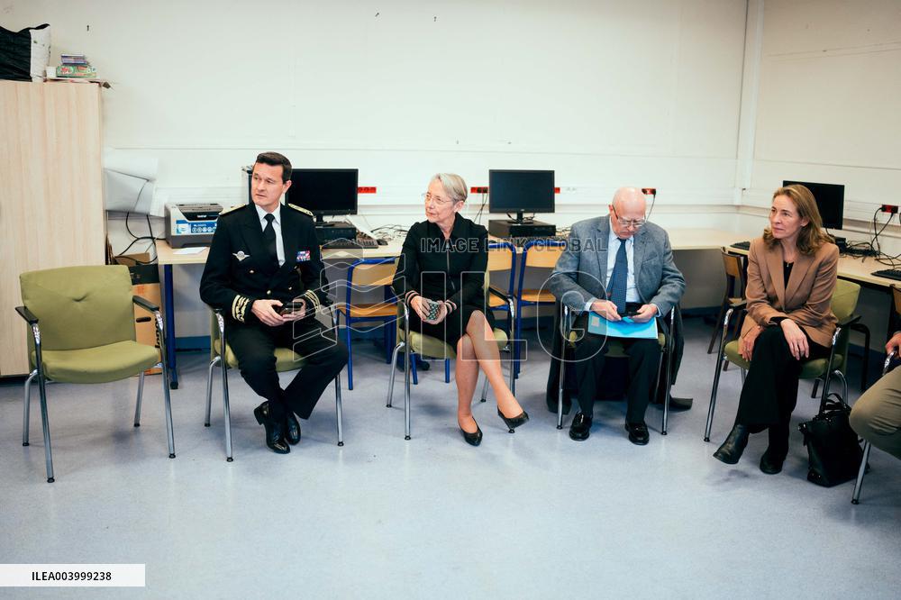 Elisabeth Borne visits an elementary school - Paris AJ
