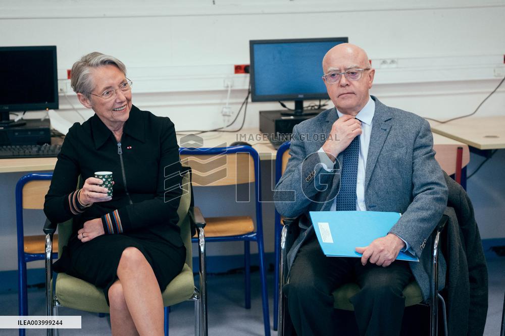 Elisabeth Borne visits an elementary school - Paris AJ